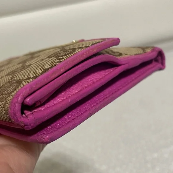 Gucci Tan and Pink Monogram Wallet - Picture 5 of 15